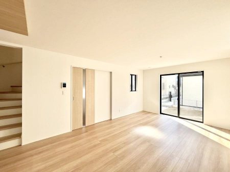 ���r���O�@���邢�z���������A�����̕��͋C�ɖ�������郊�r���O�E�_�C�j���O�B 