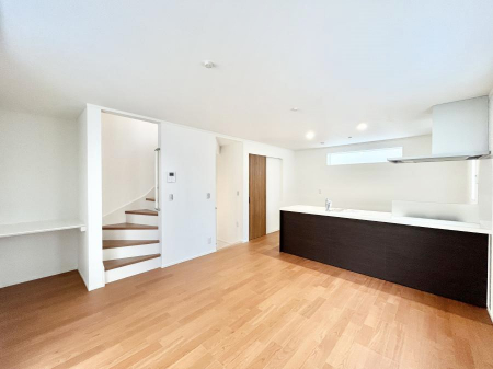 ̑ρ@u܁vuvƑƂ̃R~jP[V[܂郊rOCKi܂B 