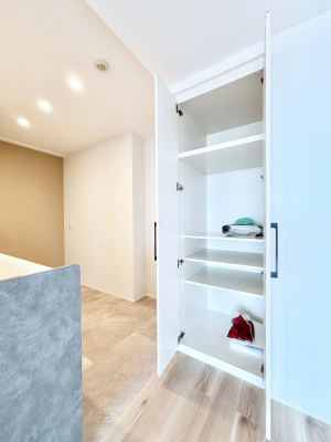 ̑ρ@rO[BɎ[ƕW܂LDKXbLЕtłˁB  