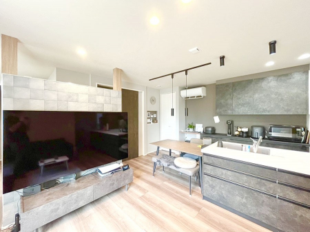 ���r���O�@���Ƒ��̓��₩�Șb�����ŕ�܂�閾�邢���r���O