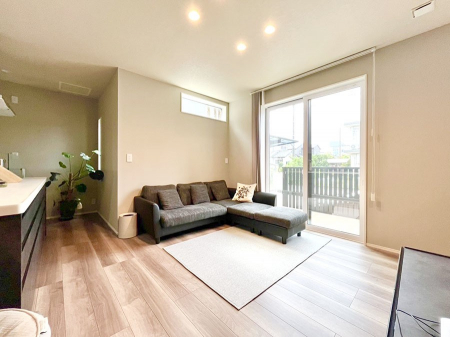 ���r���O�@�������������͋C�̂k�c�j�͉Ƒ��݂�Ȃ̉��K���  