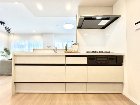 �L�b�`���@���������Ȃ���ł����Ƒ��Ƃ̉�b���y���߂�ΖʃL�b�`��