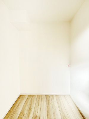 ���̑��@�G�ߕi���̕i�Ȃǂ����Ղ���[�o����E�H�[�N�C���N���[�[�b�g�t���ł��B