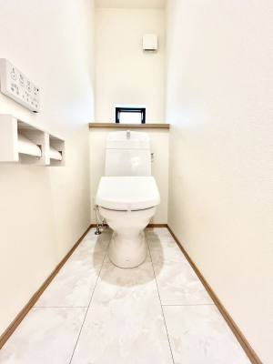 �g�C���@�g�C����1�K��2�K���ꂼ��ɔz�u����Ă��ĂƂĂ��֗��ł��B 