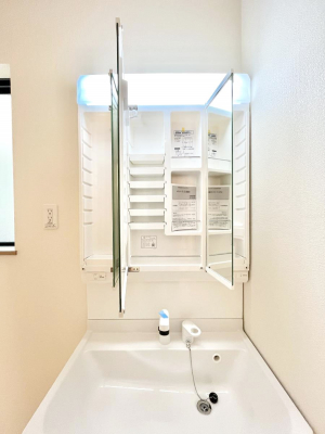 ���̑����ρ@�O�ʋ��̗��ɁA���ϕi��q���p�i�Ȃǂ����[�\�B���ʑ����������ƕۂ��܂��I