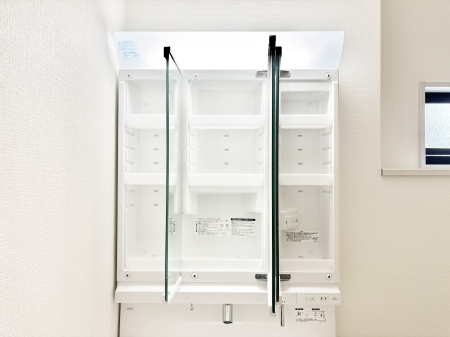 ���̑����ρ@�O�ʋ��̗��ɁA���ϕi��q���p�i�Ȃǂ����[�\�B���ʑ����������ƕۂ��܂��I