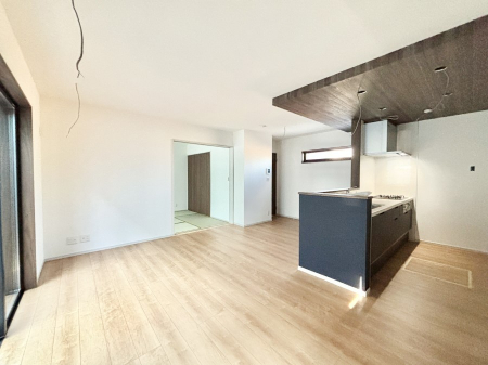 ���r���O�@�אڂ̘a�����J������΂���ɍL�X��Ԃ�  