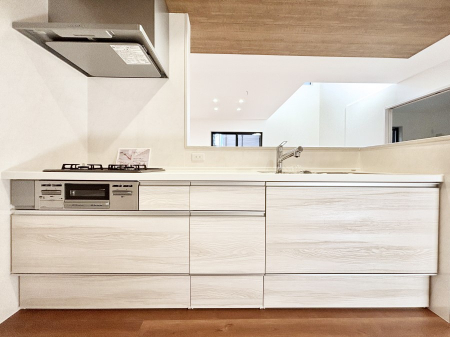 �L�b�`���@���r���O�����n����l�C�̃J�E���^�[�L�b�`���B �Ƒ��������Ȃ���Ǝ������邱�Ƃ��ł��܂��B