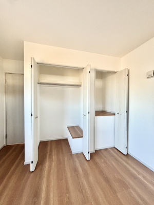 ���[�@�m���̃N���[�[�b�g�B���s��������̂Ō���̈ߗނ�����������܂�܂��B