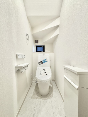 �g�C���@�g�C����1�K��2�K���ꂼ��ɔz�u����Ă��ĂƂĂ��֗��ł��B 