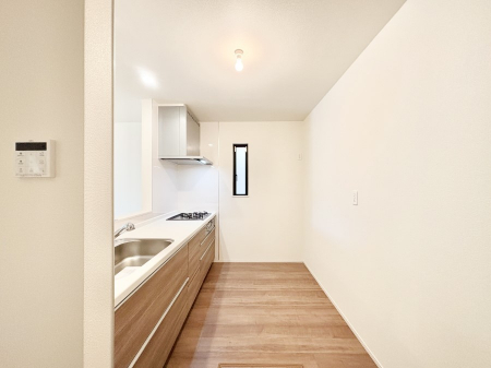 �L�b�`���@�u�₩�ȕ����ʂ蔲����L�b�`���B��������̂Ŗ��邭���C�ɂ��𗧂��܂��B