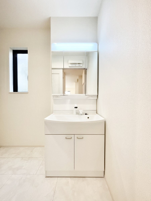 ���ʑ�E���ʏ��@�O�ʋ��̗��ɁA���ϕi��q���p�i�Ȃǂ����[�\�B���ʑ����������ƕۂ��܂��I  