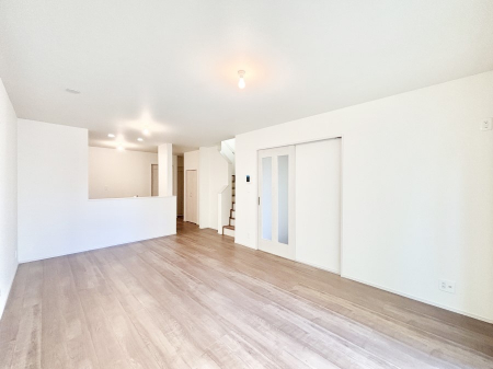 ���r���O�@���邢�z���������A�����̕��͋C�ɖ�������郊�r���O�E�_�C�j���O�B 