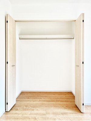 ���[�@��������ߗނ�ו��Ȃǂ̎��[�ɕ֗��ȃN���[�[�b�g�t���ł��B