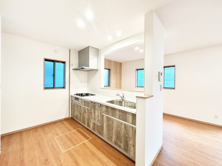 �L�b�`���@���r���O�ŗV�Ԃ��q�l�������Ȃ��炨�������ł���ΖʃL�b�`���B  