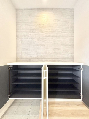 ���̑����ρ@�����Ղ���[�ł���V���[�Y�{�b�N�X�ŉƑ��S���̌C���A���ւ�������B  