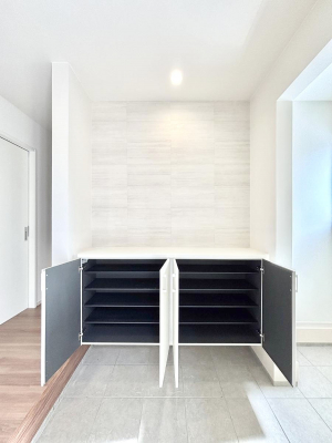 ���̑����ρ@�����Ղ���[�ł���V���[�Y�{�b�N�X�ŉƑ��S���̌C���A���ւ�������B  