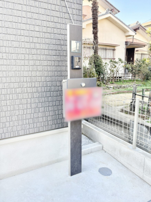 ���̑��@�\�D�E�C���^�[�z���E�|�X�g���ЂƂɏW��B�G���g�����X�ɂȂ��ރV���v���f�U�C���B