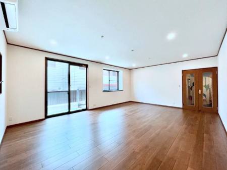 ���̑����ρ@�Ƒ��̏Ί炪���R�Ɛ��܂�Ă���A����ȕ��͋C�̃_�C�j���O�Ɏd�オ���Ă��܂��B