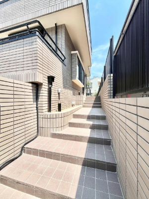 ���ց@��؂ȉƑ��A���q���o�}���錺�ցB