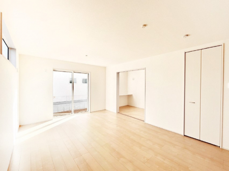 ���r���O�@���邢�z���������A�����̕��͋C�ɖ�������郊�r���O�_�C�j���O 