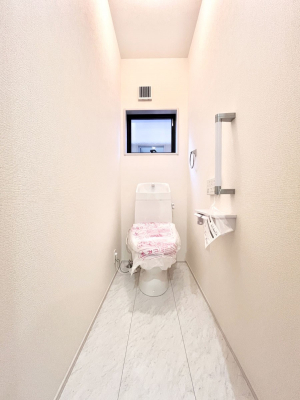 �g�C���@�g�C����1�K��2�K���ꂼ��ɔz�u����Ă��ĂƂĂ��֗��ł��B 