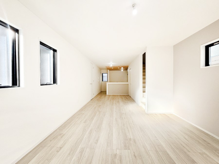 ���r���O�@���邢�z���������A�����̕��͋C�ɖ�������郊�r���O�E�_�C�j���O�B 