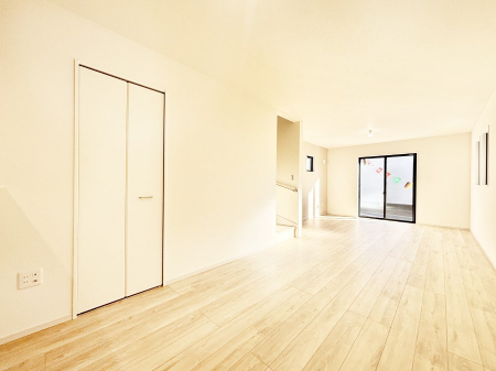 ���̑����ρ@�Ƒ��̏Ί炪���R�Ɛ��܂�Ă���A����ȕ��͋C�̃_�C�j���O�Ɏd�オ���Ă��܂� 