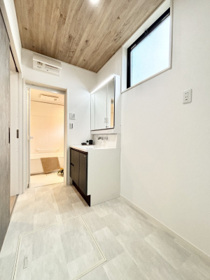 ̑@Ă̂ŎC̑ꏊłC\s܂B̐gxxCǂI