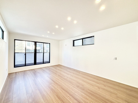 ���r���O�@���邢�z���������A�����̕��͋C�ɖ�������郊�r���O�E�_�C�j���O�B