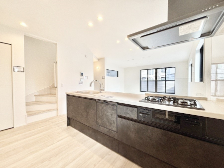 �L�b�`���@�J�E���^�[�z���Ɋy����������ׂ�B�����̂������������Ɣ��������Ȃ肻���ł��ˁB