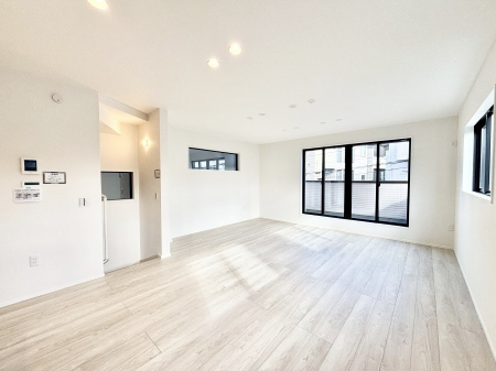 ���r���O�@���邢�z���������A�����̕��͋C�ɖ�������郊�r���O�_�C�j���O