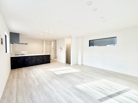 ���̑����ρ@�����u�������܁v�u��������v�Ƒ��Ƃ̃R�~���j�P�[�V�������[�܂郊�r���O�C���K�i������܂��B