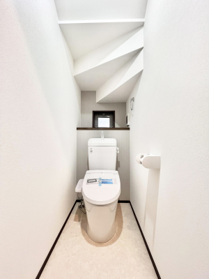 �g�C���@�g�C����1�K��2�K���ꂼ��ɔz�u����Ă��ĂƂĂ��֗��ł��B 