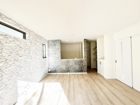 ���r���O�@���邢�z���������A�����̕��͋C�ɖ�������郊�r���O�E�_�C�j���O�B 