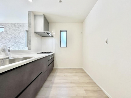 �L�b�`���@�u�₩�ȕ����ʂ蔲����L�b�`���B��������̂Ŗ��邭���C�ɂ��𗧂��܂��B