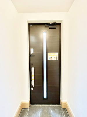 ���ց@�K���X�X���b�g�̓��������փh�A�������Ɍ���͂��Ă���܂�