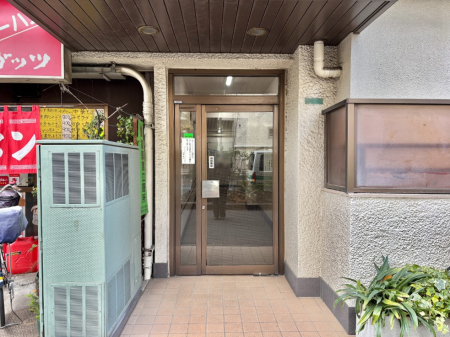 �G���g�����X�@�������������͋C�̃G���g�����X�B