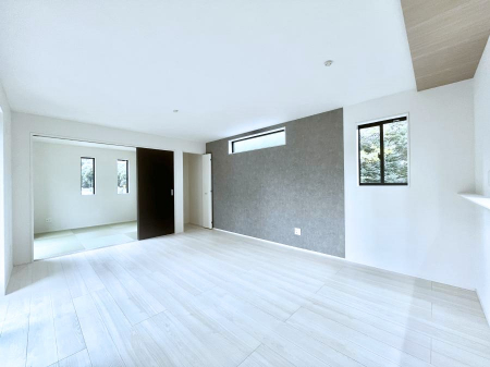 ���r���O�@�傫�ȑ����炽���Ղ�̗z���ƕ����������郊�r���O