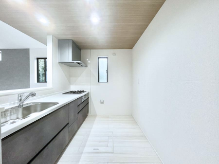 �L�b�`���@�u�₩�ȕ����ʂ蔲����L�b�`���B��������̂Ŗ��邭���C�ɂ��𗧂��܂��B