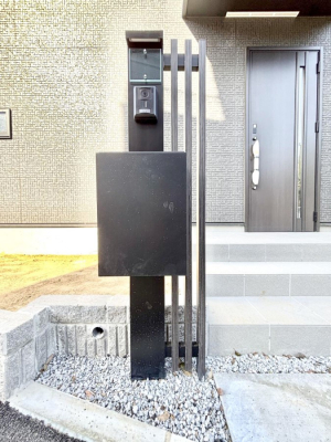 ���̑��@�\�D�E�C���^�[�z���E�|�X�g���ЂƂɏW��B�G���g�����X�ɂȂ��ރV���v���f�U�C���B