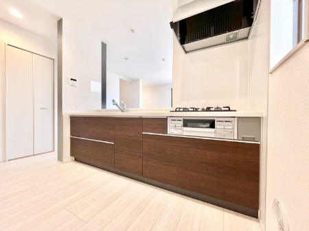 �L�b�`���@���������Ȃ���ł����Ƒ��Ƃ̉�b���y���߂�ΖʃL�b�`��