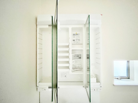 ���̑����ρ@�O�ʋ��̗��ɁA���ϕi��q���p�i�Ȃǂ����[�\�B���ʑ����������ƕۂ��܂��I