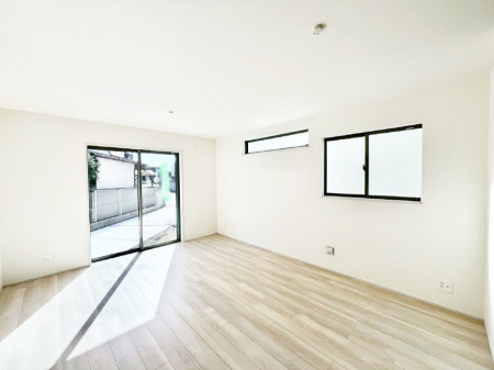 ���r���O�@�傫�ȑ����炽���Ղ�̗z���ƕ����������郊�r���O