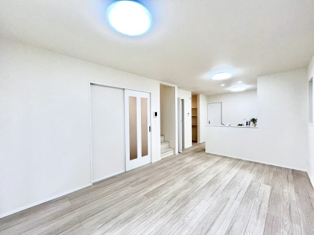 ���̑����ρ@�Ƒ��̏Ί炪���R�Ɛ��܂�Ă���A����ȕ��͋C�̃_�C�j���O�Ɏd�オ���Ă��܂��B