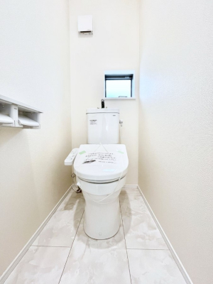 �g�C���@�g�C����1�K��2�K���ꂼ��ɔz�u����Ă��ĂƂĂ��֗��ł��B 