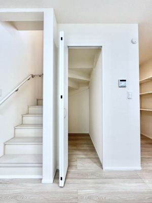 ���̑����ρ@���r���O���[�B�����Ɏ��[������ƕ����W�܂�LDK���X�b�L���Еt�������ł��ˁB  