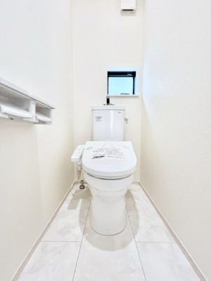 �g�C���@�g�C����1�K��2�K���ꂼ��ɔz�u����Ă��ĂƂĂ��֗��ł��B 