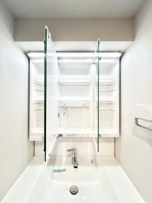 ���̑����ρ@�O�ʋ��̗��ɁA���ϕi��q���p�i�Ȃǂ����[�\�B���ʑ����������ƕۂ��܂��I