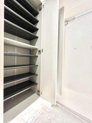 ���̑����ρ@�����Ղ���[�ł���V���[�Y�{�b�N�X�ŉƑ��S���̌C���A���ւ�������B  